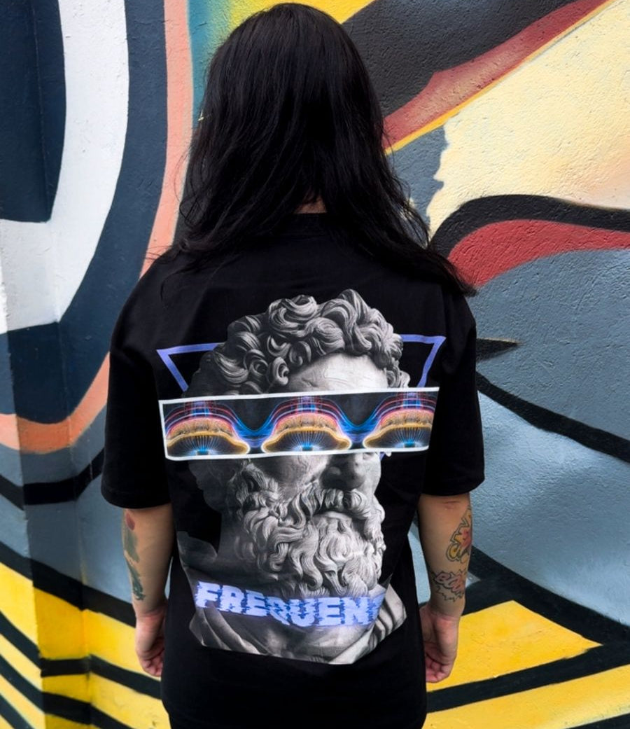 FREQUENCY Oversize Premium T-shirt